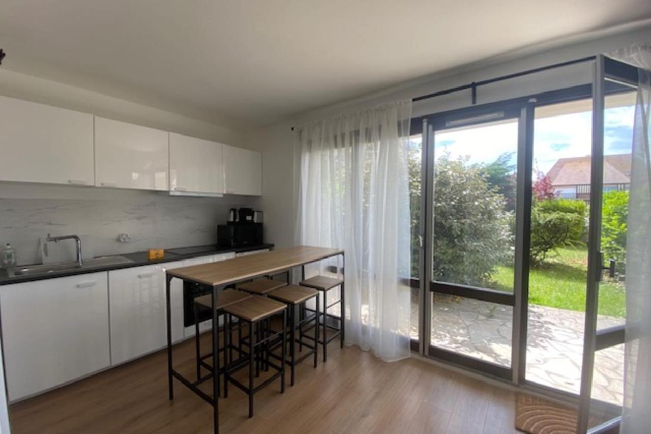 Beautiful Flat For 4 Very Closed To The Beach Cabourg Εξωτερικό φωτογραφία